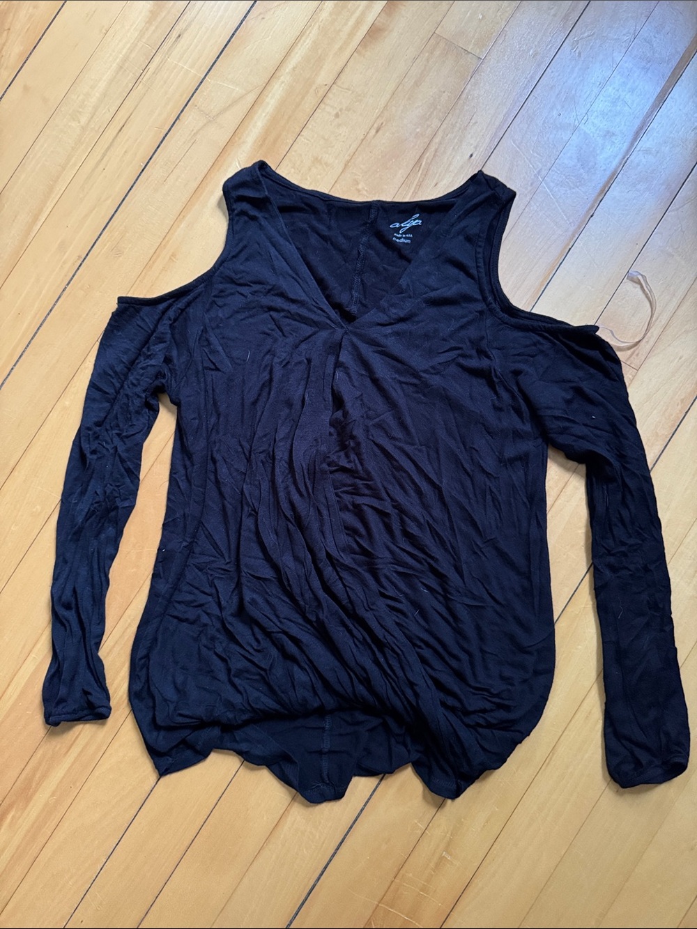 Alya Black Cold-Shoulder V-Neck Lightweight Top